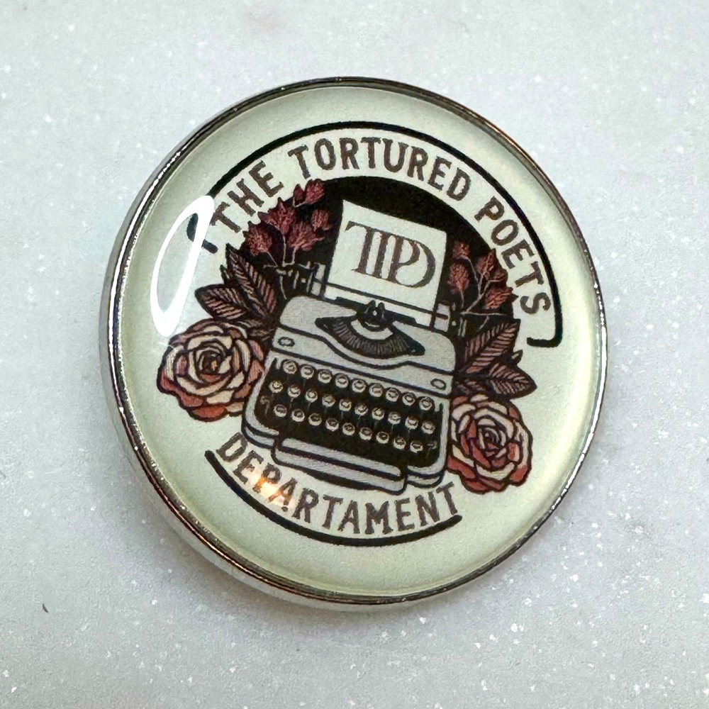 Taylor Swift - TTPD Pin 
The Tortured Poets Department - Pin